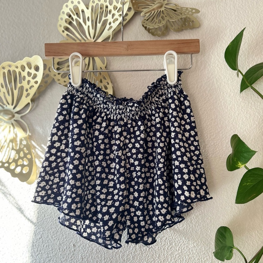 Zara Textured Floral Shorts w Lettuce Hem